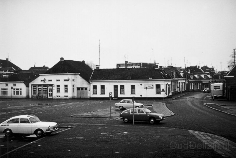 Molenbergplein met cafe Centrum.jpg